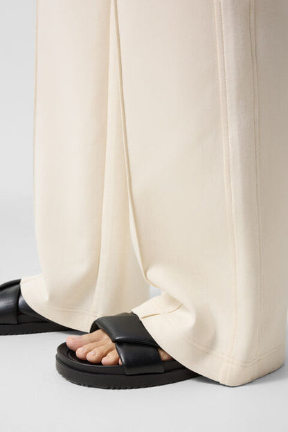 Cassie Joggers In Cream
