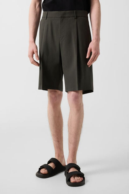 Johny Pleated Shorts In Olive Green