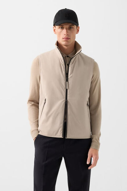 Jonny Lightweight Waistcoat In Sand