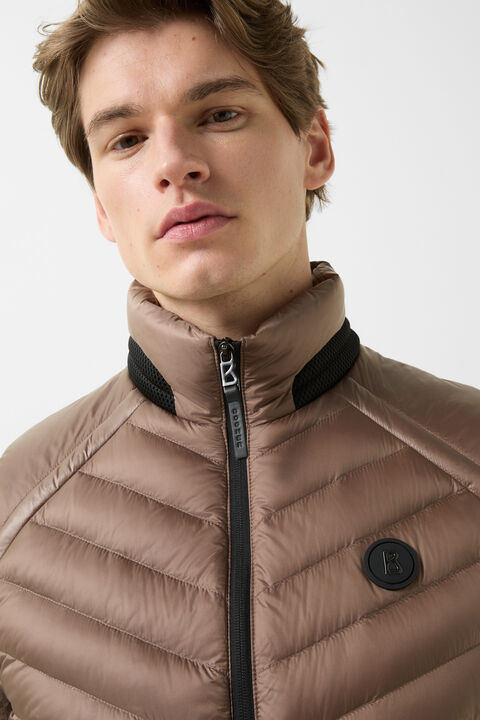 Lasse Lightweight Down Waistcoat In Mud
